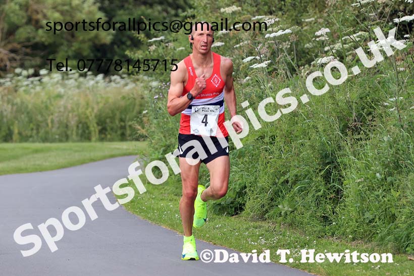 The 2024 Tynedale Pie n Peas 10k Road Race, Ovington to Low Prudhoe Country Park, Northumberland.  Photo: David T. Hewitson/Sports for All Pics